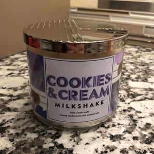 Bath & Body Works Cookies & Cream Milkshake Candle